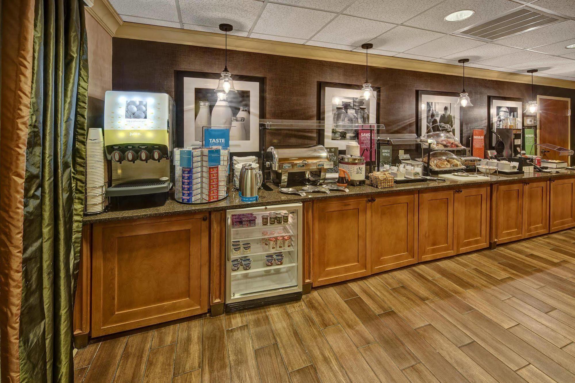 Hampton Inn & Suites Concord-Charlotte Exteriér fotografie