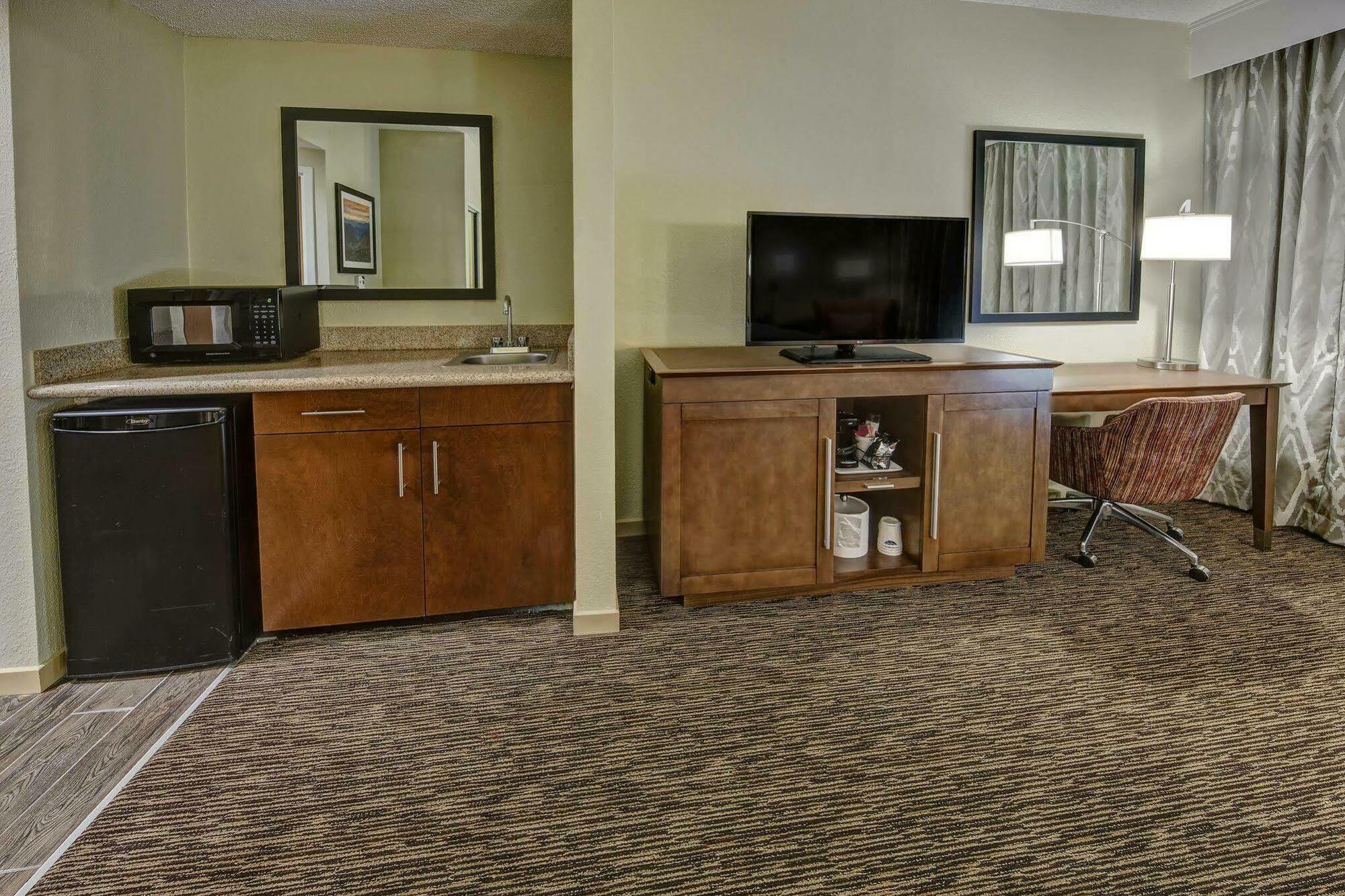 Hampton Inn & Suites Concord-Charlotte Exteriér fotografie